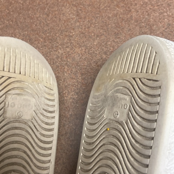 Gucci Ace Leather Sneakers - Picture 10 of 16